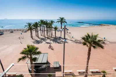 Image de Loft en el casco antico, primera linea de playa.