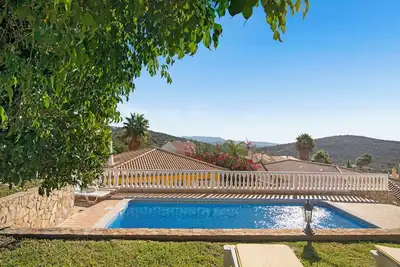 Image de Villa Isabel avec vue sur les montagnes, connexion Wi-Fi, climatisation, piscine, jardin et barbecue