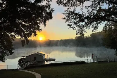 Image de *Waterfront House on Lake Norman, Pool & Private Dock, Sleeps 12*