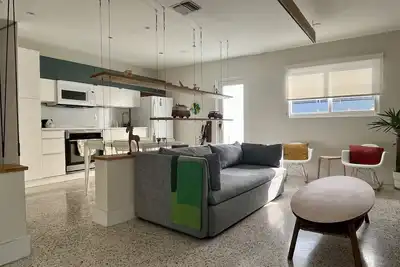 Image de Cozy entire house in excellent location, close Brickell, Coconut Grove