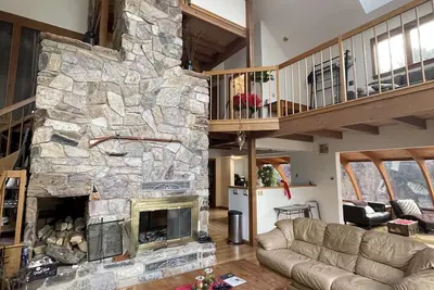 Image de Stunning private Maine lakefront home with hot tub.