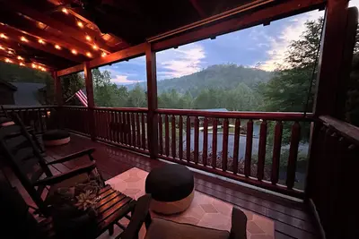 Image de Little Cubbie Location! Views! Pool! !