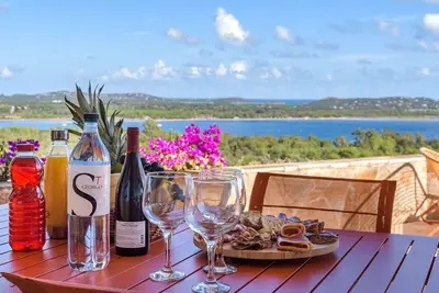 Image de Villa 4 chambres, piscine, vue mer de toutes les pièces, proches des plages.