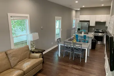 Image de Rare Find! 6 Bedroom Duplex, Close to Downtown!