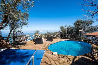 Image de Villa Mil, surrounded by greenery with splendid view of the Gulf  of Naples