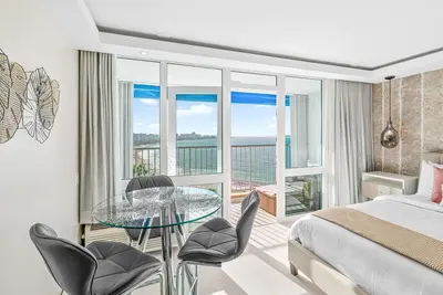 Luxury Hotel Charm Best Location and Parking