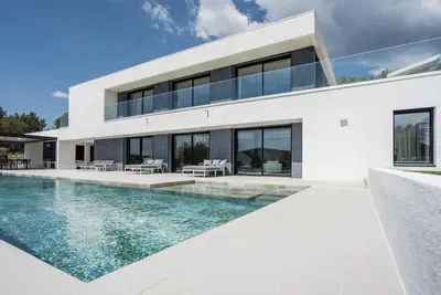 Image de Luxury 5-Bedroom villa with a 16m-long heated pool near Aix-en-Provence