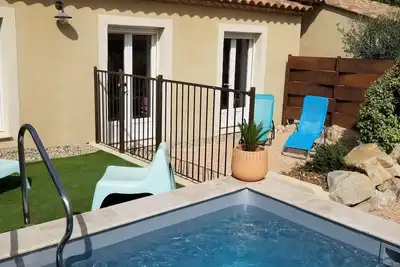 Image de Grande Bastide, 4 étoiles, jardin et piscine privés au pied du Mont Ventoux