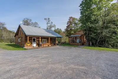 Image de Beautiful Adirondack Cabin Rentals • 365/days of Outdoor Family Fun!