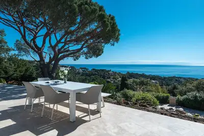 Image de Magnifique propriété à Sainte-Maxime avec une vue époustouflante! ! !