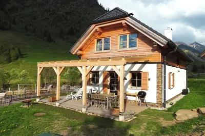 Image de Chalet avec terrasse couverte, sauna et belle vue