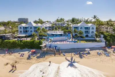 Image de Paradise Island Beach Club - Deluxe Ocean View Villa with Free Wifi! by RedAwning