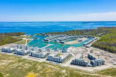 Image de 2bdr Condo at Friday Harbour with Beach Club pool access