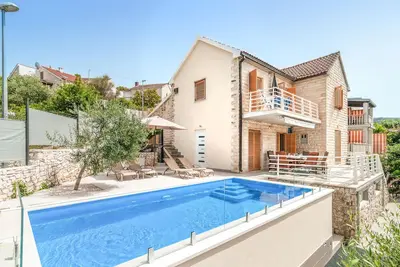 Image de Belle maison de 4 chambres à Supetar