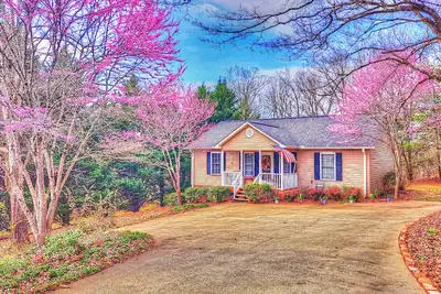Image de Exceptional, Super Clean! In The Foothills Of The Blue Ridge Mtn. ! No Animals!