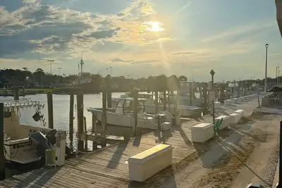 Image de Renovated For 2025 - ☀️Cozy Canalside Retreat ⚓️