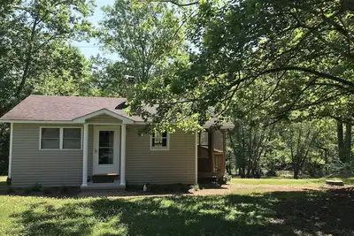 Image de Charming Riverside Cottage on 5 Acres- Perfect for Couples & Nature Lovers
