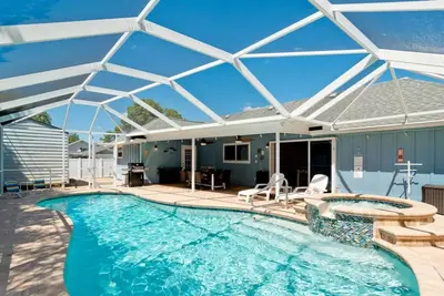 Image de 5 stars! ⭐️? HotTub&Pool-4br/2ba  5 miles to beach!