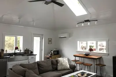 Clean, stylish apartment in downtown Charlottesville