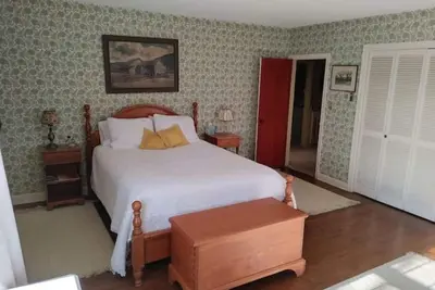 Image de Large Country farmhouse in the Berkshires.