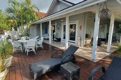 Image de Sunny Waterfront Bungalow
