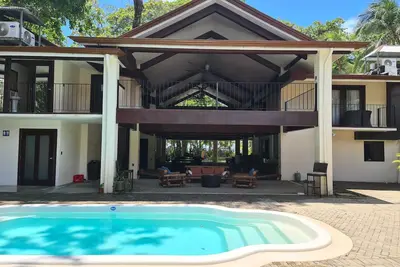 Image de Cano Island Family Room at Hona Beach Hotel