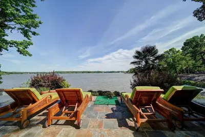 Image de Breathtaking Lake View + Hot Tub + Dock + Outdoor Fireplace