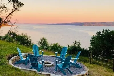 Image de \"Seas the Moment\" Airstream International Sea-Renity Beach Waterfront & Kayaks