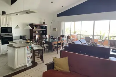 Image de Spacious 2-Bedroom Ocean and Marina view penthouse with private rooftop terrace