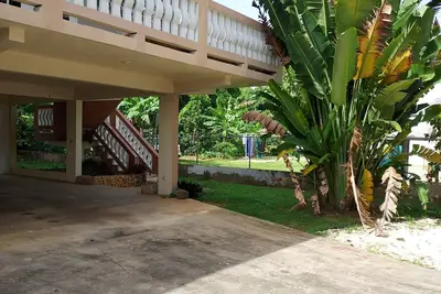 Image de cerca de centros comerciales y playas