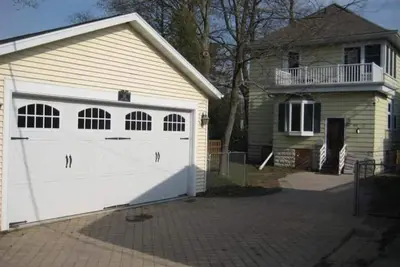 Image de Beautiful Historic Home Near Lake Michigan