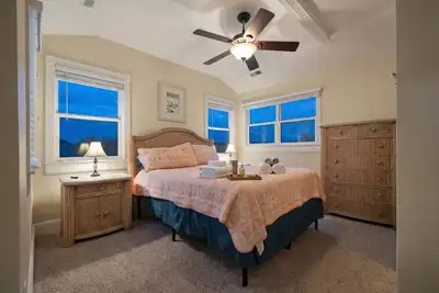 Image de Oceanfront Estate | 14br | Private Pool & Hot Tub | Sleeps 32