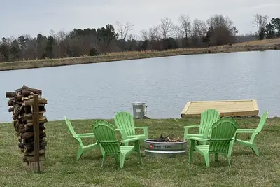 Image de Quiet cabin in the woods with hiking trails, fishing ponds, paddle boats, canoes