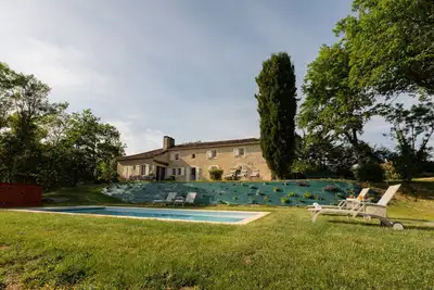 Image de Gîte en pierre avec piscine au calme - Lits king size & Vue sur les pyrénées