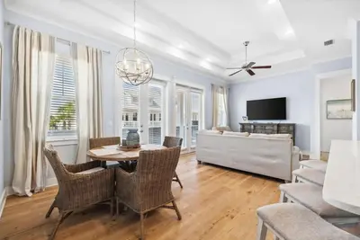 Image de Prominence 30a - Lazy Daze - Beach, 2 Pools, 6 Seat Golf Cart and 4 Bikes Incl!