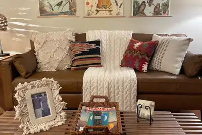 Image de Charming Cottage Five miles from U of A campus