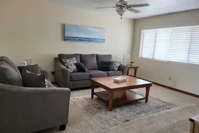 Image de Clean quaint home in quiet neighboorhood