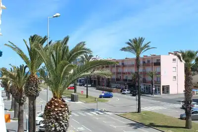 Image de Plage à quelques mètres pour ce lumineux T2 proche commerces - 4alb35