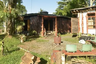 Image de The round house in Filandia with waterfall