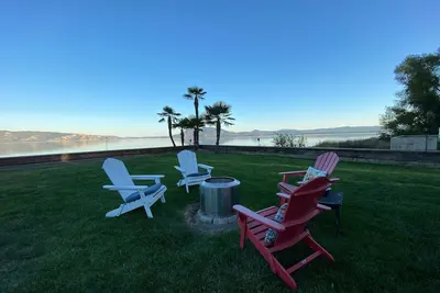 Image de Luxe and Spacious Lakefront House with Brand New Dock and Boat Lift