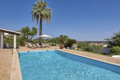 Image de Maison de vacances Casa do Carmo avec piscine, Wi-Fi, jardin et terrasse