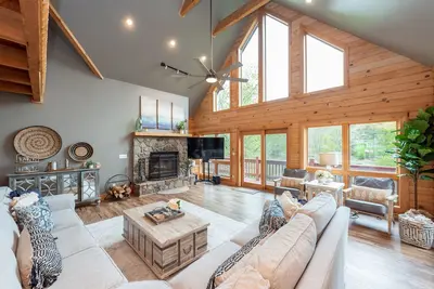 Image de Family Lake Retreat w/ Fire Pit & Hot Tub