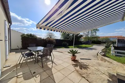 Maison rénovée 3 ch. avec grand jardin et véranda, proche commerces à Aizenay