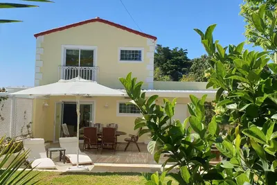 Image de Charming Fully Fitted Double Storey Cottage Near Constantia Village