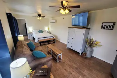 Image de Beautiful Modern Farmhouse Studio Cottage!