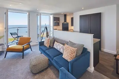 Host & Stay | The Waves