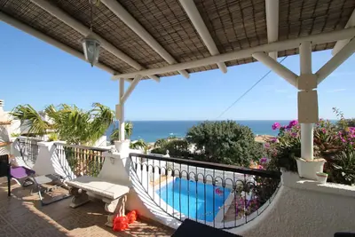 Image de Lovely spacious 3 bedroom villa with private pool and sea views