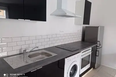 Image de newly renovated comfortable spacious studio