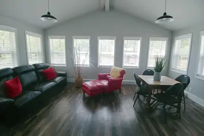Image de Private cottage with guest cabin, Rv Hookup, and hot tub near Whitemouth Lake