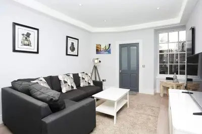 Image de Ultra modern, stylish apartment next to Princes St